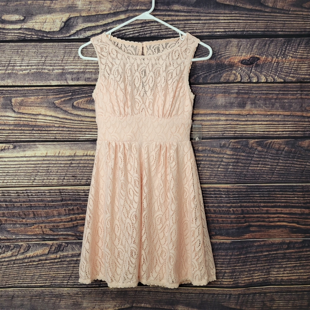 Size 3/4 Sleeveless Peach Lace Dress